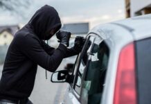 Λάρισα: Έσπαγε τζάμια αυτοκινήτων και έκλεβε