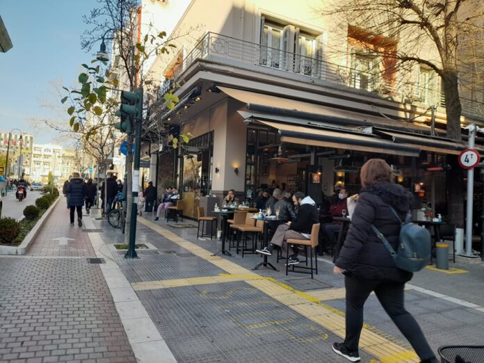 larissa cafe xeimvnas