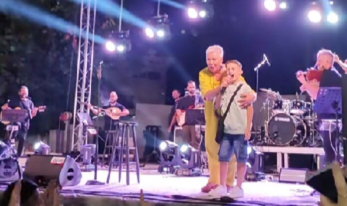 MIKROS LARISAIOS