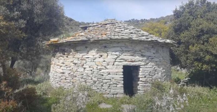 Αυτός είναι ο απόκρυφος θόλος που βρίσκεται λίγα λεπτά μακριά από τον ...