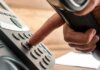 Συμμορία κλωνοποιούσε με AI φωνές συγγενών για απάτες – Λεία άνω του 1 εκατ. ευρώ