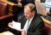 Τέμπη: Ο επιθεωρητής διοίκησης Λάρισας του ΟΣΕ στρέφεται κατά του Καραμανλή – «Είχε εγκληματική γνώση για έλλειψη τηλεδιοίκησης»