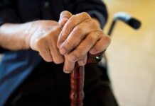 Τυρνάβος: Παρίσταναν τους υπαλλήλους του ΔΕΔΔΗΕ και εξαπάτησαν ηλικιωμένη – Συνελήφθη ο ένας δράστης