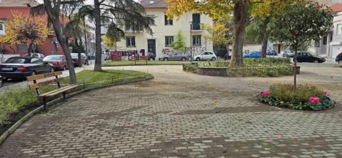 Plateia Annas Frank-anaplasi (1) (Copy)