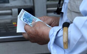 Συντάξεις: Τι αλλάζει για τους συνταξιούχους – Ποιοι μπορούν να φύγουν νωρίτερα και τι ισχύει για το επίδομα των 300 ευρώ