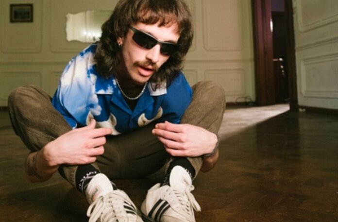 french-fry-o-neos-rock-star-tis-athinas-den-einai-allos-enas-fasaios