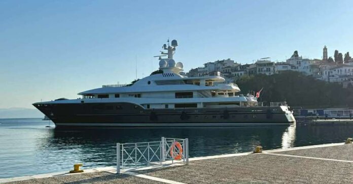 mega_yacht_skiathos (Copy)