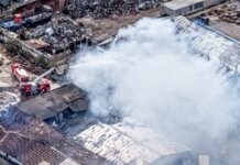 “Εγώ άναψα ένα τσιγάρο και πήρα φωτιά”: Βίντεο ντοκουμέντο λίγο μετά την έκρηξη στο εργοστάσιο στον Ασπρόπυργο