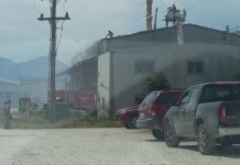Φωτιά σε επιχείρηση ζωοτροφών στον Αμπελώνα (φωτο)