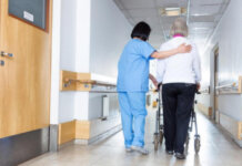 Διαμονή ηλικιωμένων σε στέγες και 24ωρη φροντίδα: Ποιοι δικαιούνται επίδομα