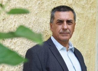 Η συγκινητική αναφορά του Περιφερειάρχη στον Αζαρία Καραμανλίδη που τον έφερε στο Πανεπιστήμιο Θεσσαλίας