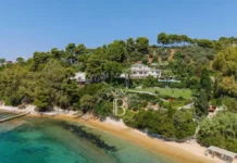 Μαγνησία: Ποια είναι η άγνωστη οικογένεια που πουλά το «κρυφό» παλάτι της για 20 εκατ. ευρώ (φωτογραφίες)