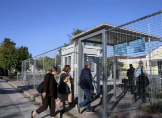 Δίκη για τα Τέμπη: “Το ρουσφέτι και η διαφθορά έκλεισαν τα σπίτια μας”