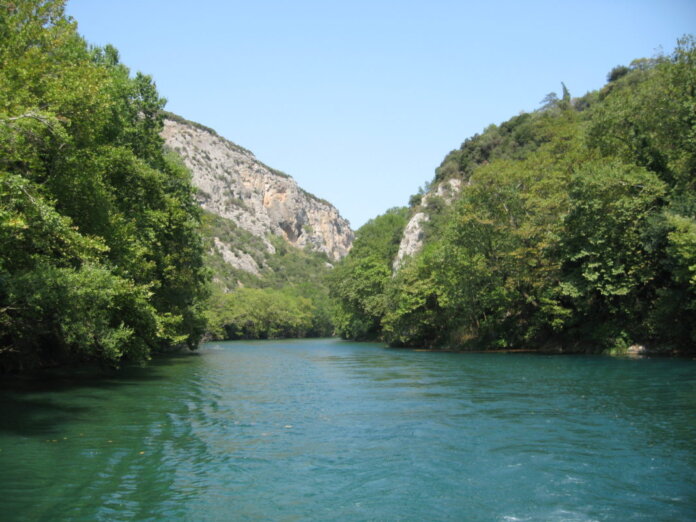 Pineios_River_Thessaly_through_the_Vale_of_Tempe-1068x801