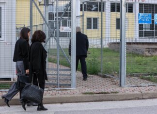 Δίκη για τα Τέμπη: Ήταν σαν να είμαι σε ένα μόνιμο πλυντήριο – Άκουσα άτομα να φωνάζουν «βοήθεια καίγομαι», κατέθεσαν επιζώσες του βαγονιού Β2