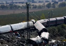 Σύγκρουση τρένων στην Ισπανία: 64 νεκροί και 80 τραυματίες – «Είδα νεκρούς ανθρώπους», ψάχνουν επιζώντες στα συντρίμμια