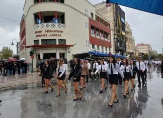 Η μαθητική και στρατιωτική παρέλαση στη Λάρισα για την 28η Οκτωβρίου