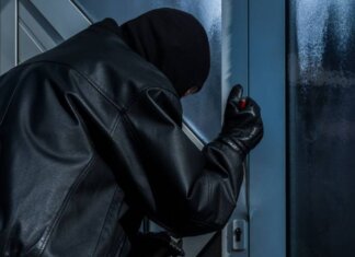 Τρόμος τη νύχτα για 75χρονη στο Αργυροπούλι – 44χρονος εισάβαλε στο σπίτι της για να κλέψει